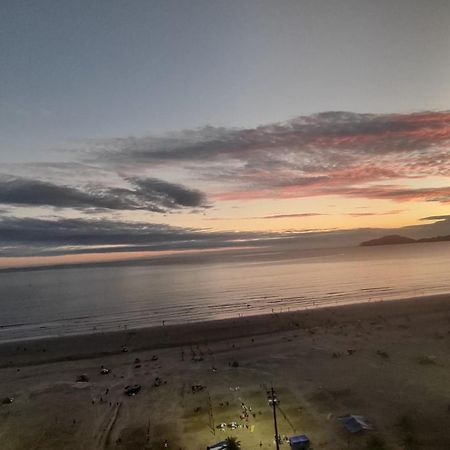 Apartamentos Na Praia Do Gonzaga Frente Mar Com Estacionamento Santos  Esterno foto